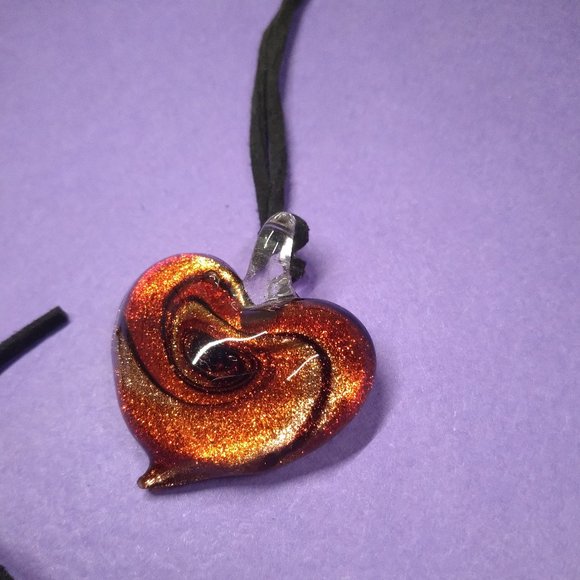 Glittery Heart swirl necklace - Picture 7 of 7